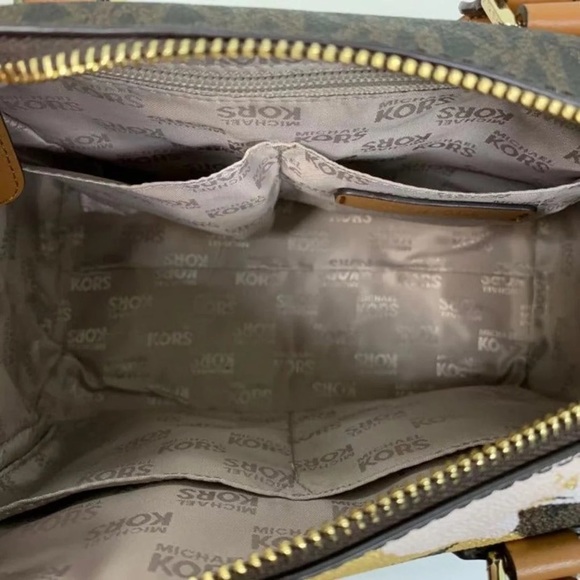 🌼🌼BEAUTIFUL MICHAEL KORS BAG🌼🌼 - Picture 8 of 9